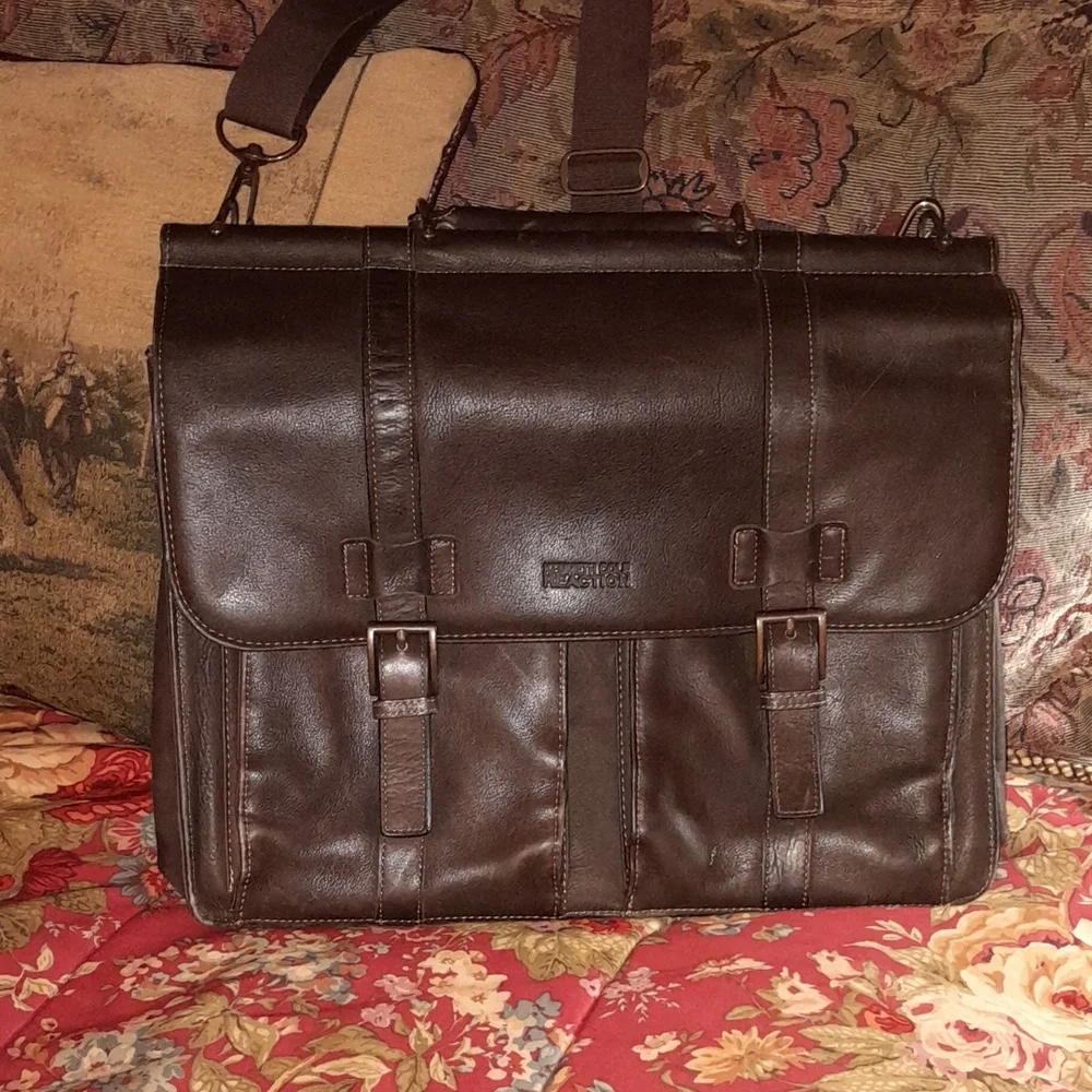 🌺KENNETH COLE BRIEN LEATHER MESSENGER Bag